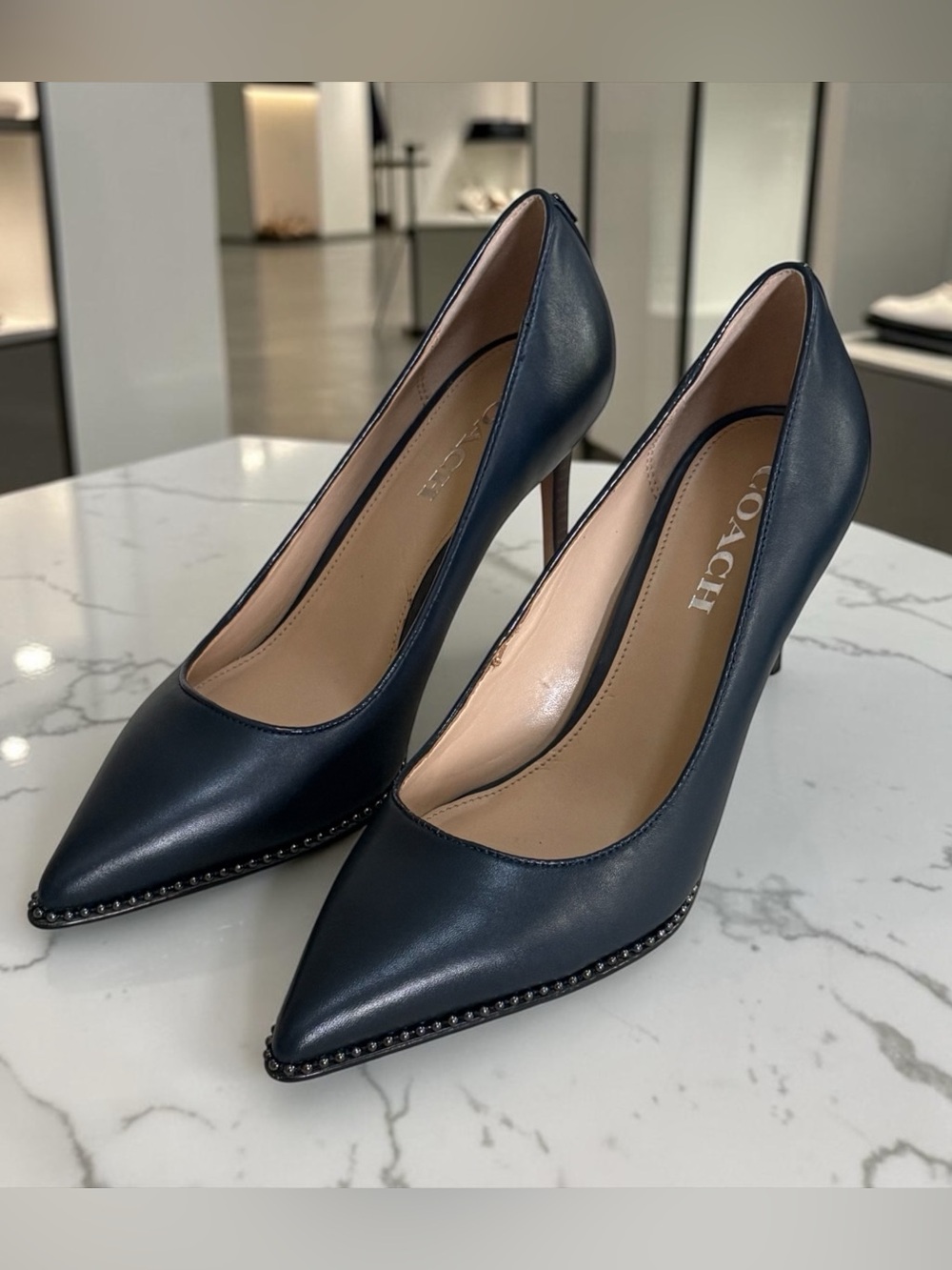 COACH Waverly Navy Leather Pointed-Toe Pumps w Ball Chain Trim! Size 8.5 EUC!! - Picture 7 of 15